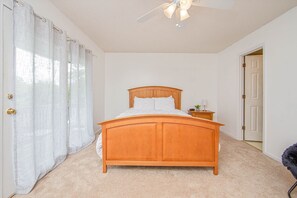 2 bedrooms, bed sheets - The Terry Sanford Guest House Apt C (Fayetteville)