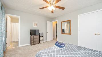 4 bedrooms, bed sheets