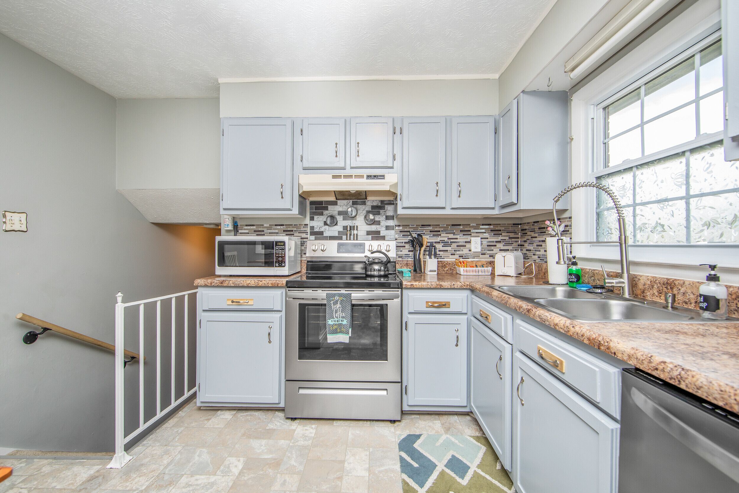 Microwave, dishwasher, coffee/tea maker, cookware/dishes/utensils