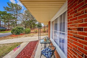 Balcony - Cape Fear Cottage (Fayetteville)