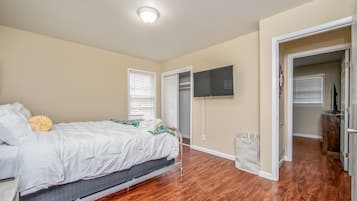 3 bedrooms, bed sheets