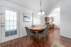 In-room dining - The Miller Heights Guest House (Belton)
