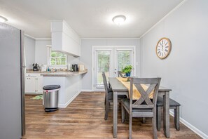 Ruokailu omassa huoneessa