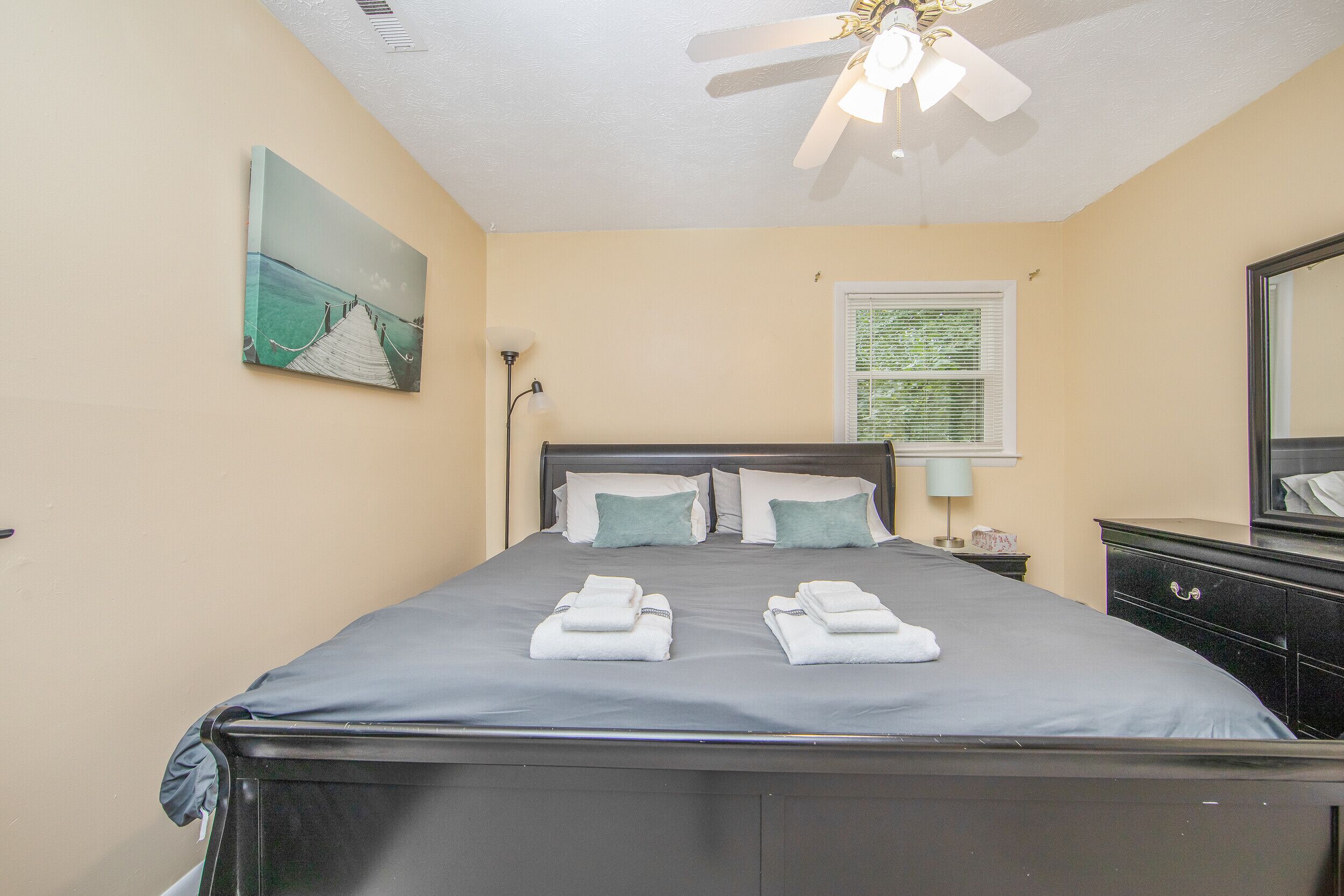 1 bedroom, bed sheets