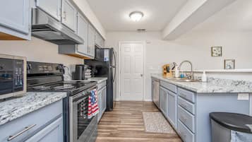 Ketuhar gelombang mikro, mesin basuh pinggan mangkuk