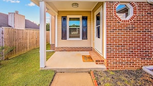 Balcony - Charbonneau Cottage (Fayetteville)