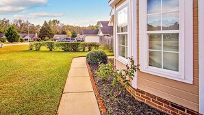 Exterior - Charbonneau Cottage (Fayetteville)