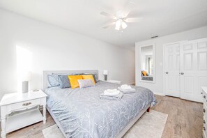 3 bedrooms, bed sheets - Charbonneau Cottage (Fayetteville)