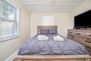 2 bedrooms, bed sheets