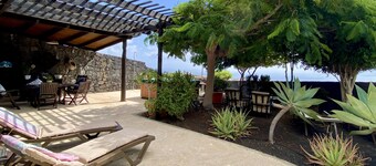 Finca with breathtaking sea views in La Asomada hillside, Lanzarote 