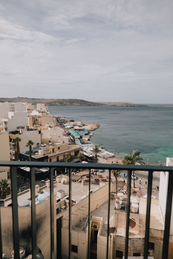 A coastal cityscape with buildings, a beach, and a view of the sea. - Ibis Styles St. Paul's Bay Malta (St. Paul's Bay)