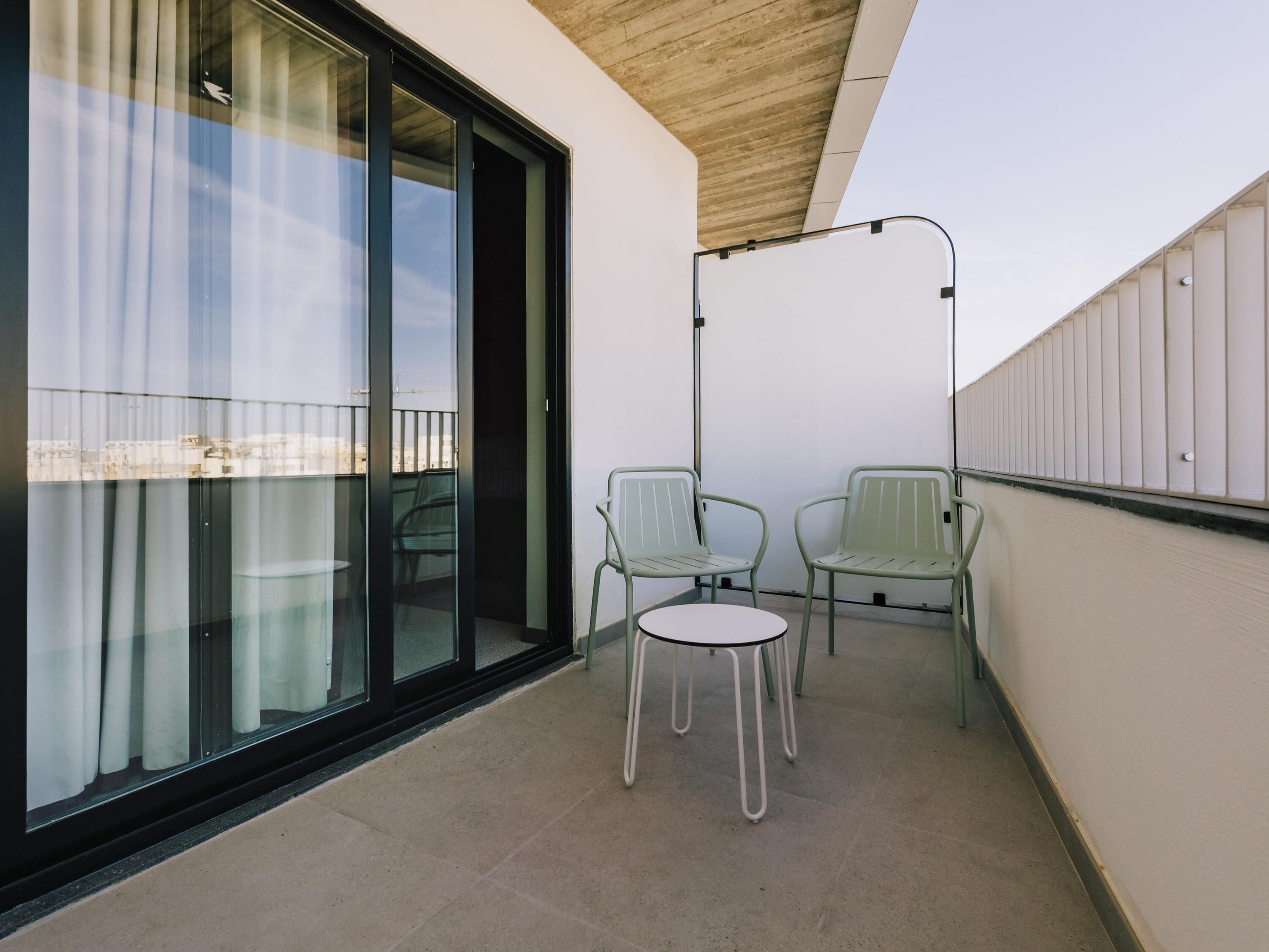 Rom – superior, byutsikt | Sengetøy av topp kvalitet, safe på rommet og blendingsgardiner