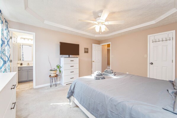 3 bedrooms, bed sheets - The Kernstown Retreat (Raeford)