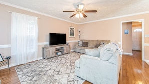 Living room - The Kernstown Retreat (Raeford)