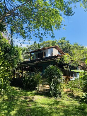 Children’s play area – outdoor - Casa Aiti (Cairu)