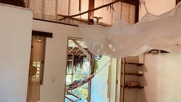 Roupas de cama antialérgicas, frigobar, individualmente decorados