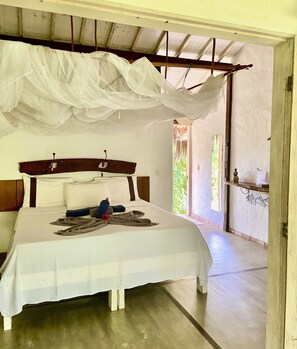 Deluxe Suite, 1 Queen Bed, Allergy Friendly, Garden View