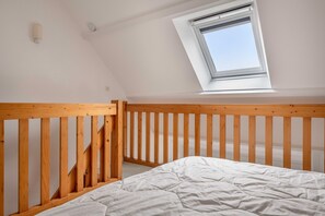 2 bedrooms, iron/ironing board, free WiFi