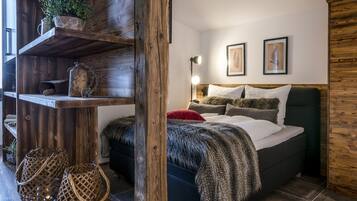 2 chambres, coffres-forts dans les chambres, lit parapluie