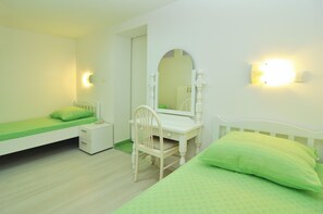 2 bedrooms, iron/ironing board, free WiFi, bed sheets - Spacious Modern Apt. With big Patio and sea View (Split)