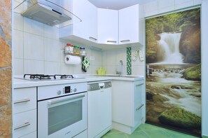 Fridge, microwave, oven, stovetop