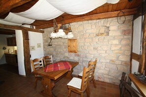 Dining - Relax alone: 30°C indoor pool, sauna, steam bath included in the price. Terrace facing the Moselle (Zell an der Mosel)