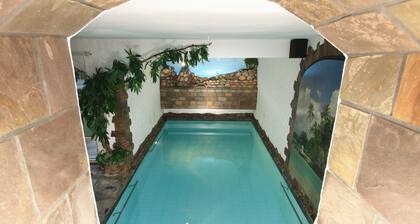alleine in Hallenbad, Sauna, Dampfsauna, direkt am Moselufer, Balkon