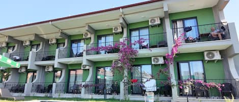 Gratis produkter i minibaren, skrivebord