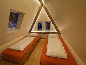 1 bedroom, in-room safe, travel crib, free WiFi - Indoor swimming pool, sauna, steam bath daily 2h for single use, directly on the Moselle bank Balcony (Zell an der Mosel)