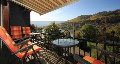 Indoor swimming pool, sauna, steam bath daily 2h for single use, directly on the Moselle bank Balcony