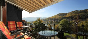 Indoor swimming pool, sauna, steam bath daily 2h for single use, directly on the Moselle bank Balcony