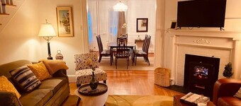 Scarborough Fair walk to downtown two story apt