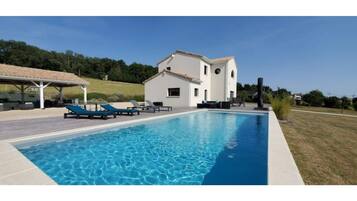 Piscine extérieure, piscine chauffée