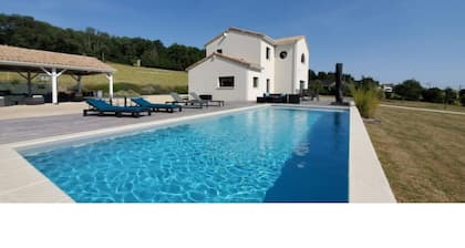 Magnifique villa classée 5* avec piscine à 20mn du futuroscope