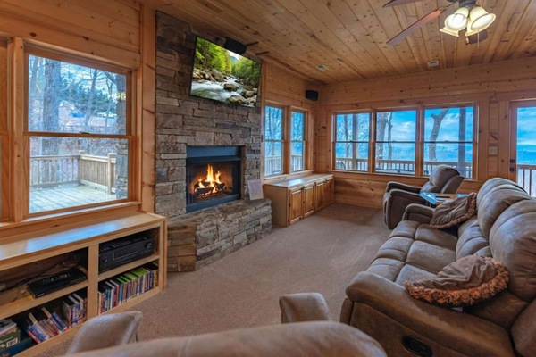 Smart TV, fireplace, DVD player