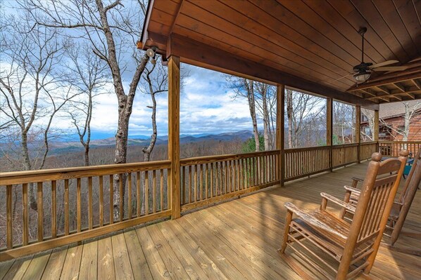 Terrace/patio - A Bear`s Lair - Mountain View - Blue Ridge, GA (Mineral Bluff)