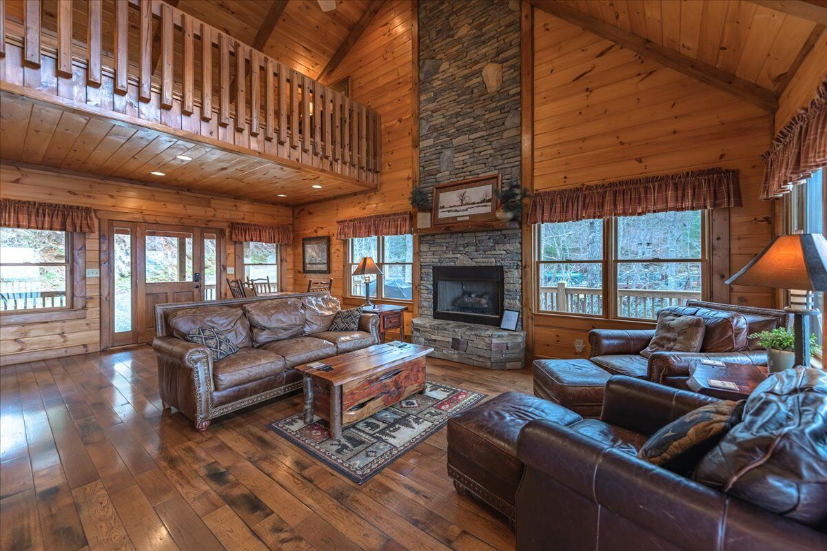 A Bear`s Lair - Blue Ridge, Ga