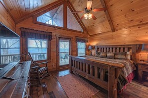 3 bedrooms, desk, iron/ironing board, free WiFi