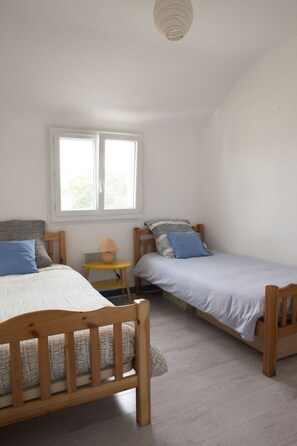 2 Schlafzimmer, Reisekinderbett, kostenloses WLAN, Bettwäsche