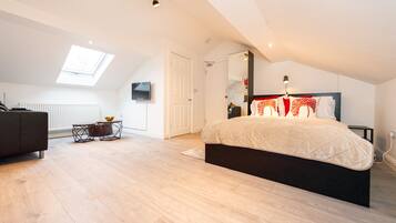 1 quarto, escrivaninha, ferros/tábuas de passar roupa, Wi-Fi de cortesia