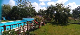 Beautiful Villa with heated pool - just 10 minutes from the sea!
