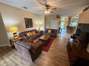 Smart TV - Palace Retreat - Private Pool/Spa & 24/7 Support (Davenport)