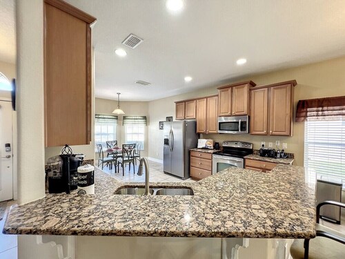 Palace Retreat - Private Pool/Spa & 24/7 Support