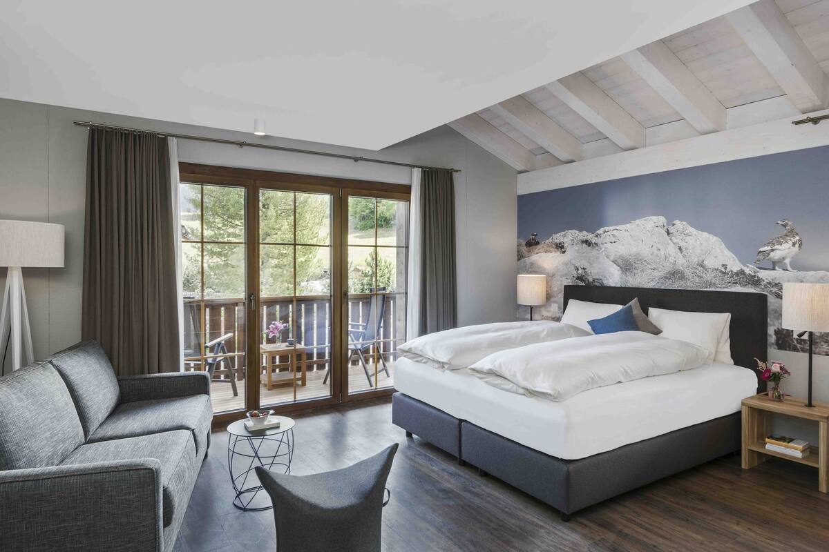 Junior Suite | 1 bedroom, free WiFi, bed sheets