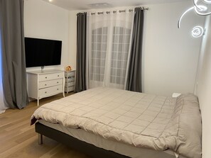 5 habitaciones, tabla de planchar con plancha y wifi gratis 