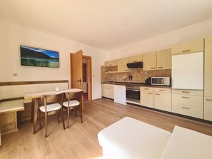 Fridge, microwave, stovetop, dishwasher - Aparthotel Buchauer.Tirol in a natural paradise (Tirol)