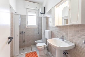 Comfort House | Bathroom | Bidet