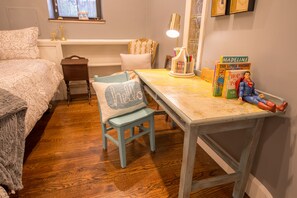 2 bedrooms, desk, iron/ironing board, free WiFi - One Such Boston Gem w Pvt Garden (Boston)