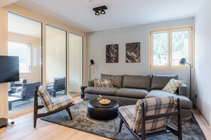 Panoramic Suite, 2 Bedrooms, Patio | Hypo-allergenic bedding, desk, laptop workspace, cots/infant beds - ALPINE INN Davos (Davos)