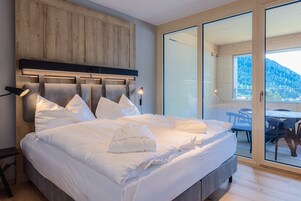 Ropa de cama hipoalergénica y escritorio 